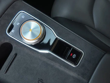 Manfaatkan Fitur Electronic Parking Brake (EPB) untuk Keseharian