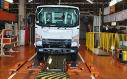 Pabrik Isuzu Karawang Tembus 300.000 Unit Produksi
