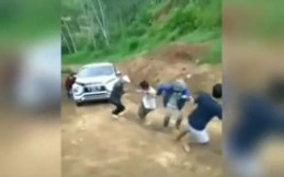 Heboh Mitsubishi Xpander Nyangkut Saat Libas Medan Off-Road 