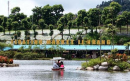 Bagi Komunitas Otomotif, Mau Main dan Makan di Atas Air? Ke Floating Market Lembang Aja