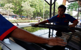 Kaca Mobil Berjamur Hingga Baret, Poles Aja Sob