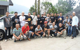 Sambil Bukber di Puncak, SL Never Die Indonesia Beri Santunan Anak Yatim