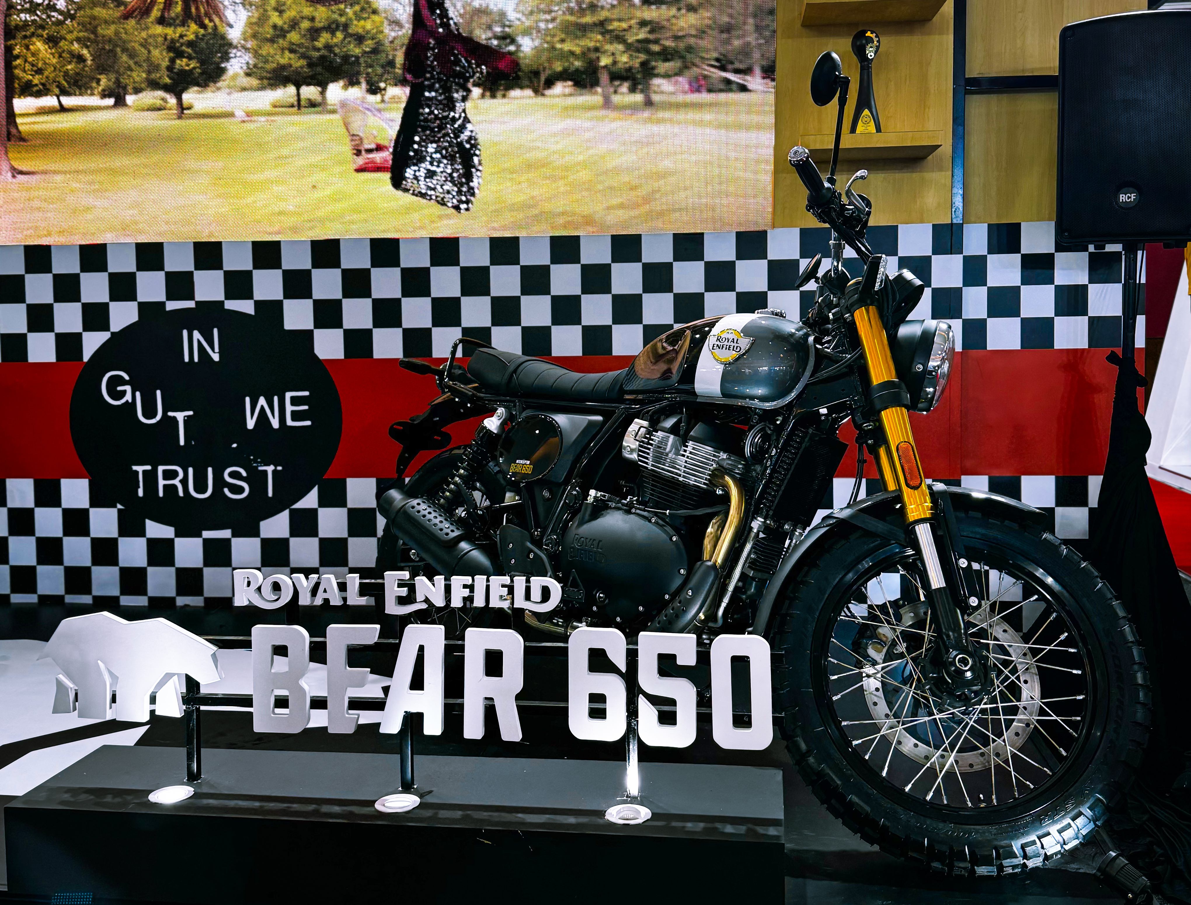 Royal Enfield Bear 650 diluncurkan di IIMS 2026.