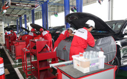 Hubungi Layanan 24 Hours Emergency Services, Tim Mitsubishi Segera Evakuasi Mobil Dampak Banjir