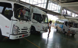Sambut Imlek, Beli Isuzu ELF Dapat HOKI