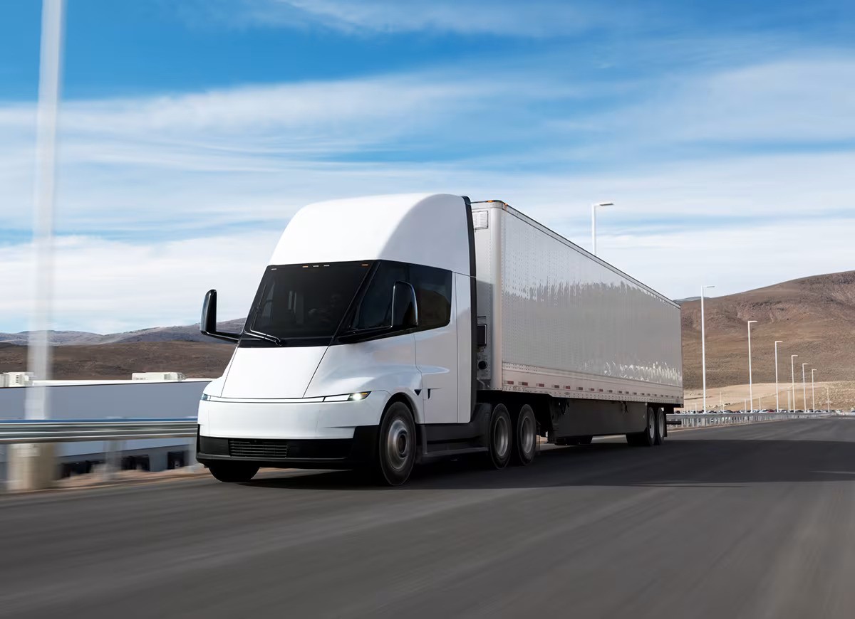 Tesla Semi Resmi Meluncur, Truk Listrik Dengan Kamera Spion dan Jarak Tempuh 550 Km