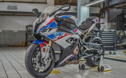 Galeri Foto Si Seksi BMW S 1000 RR 2019