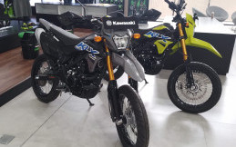 Selisih Rp 2,6 Juta, Ini Perbedaan Kawasaki New KLX150SM SE dan Standar