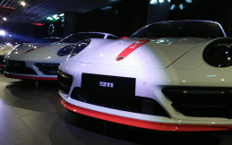 Hanya 9 Unit, Porsche Exclusive Manufacture 911 'Chili' Resmi Meluncur di Indonesia