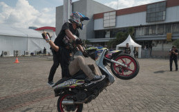 Pembalap Hingga Aksi Freestyle dan Jeep Militer Riuhkan Suasana IIMS 2022