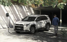 5 Hal yang Menjadi Andalan Suzuki Across Plug-in Hybrid Terbaru