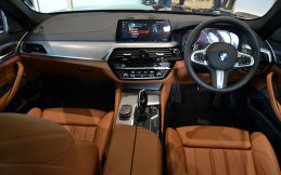Jajal Fitur Parkir Otonom BMW 530i M Sport