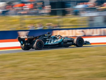 George Russell Pole! Verstappen Crash & Dominasi Ferrari di Garis Start F1 Austria 2026