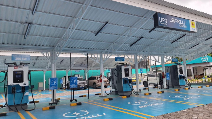 Tingkatkan Infrastruktur Kendaraan Listrik, SPKLU Center Terbesar Resmi Beroperasi di Yogyakarta
