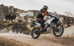 KTM 790 Adventure 2023, DIbekali Tampilan dan Mesin Baru 