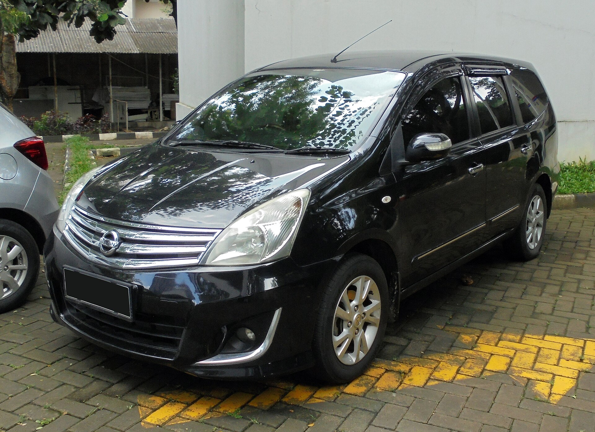 Mengenal Penyakit Nissan Grand Livina, MPV Nyaman dengan Mesin Efisien