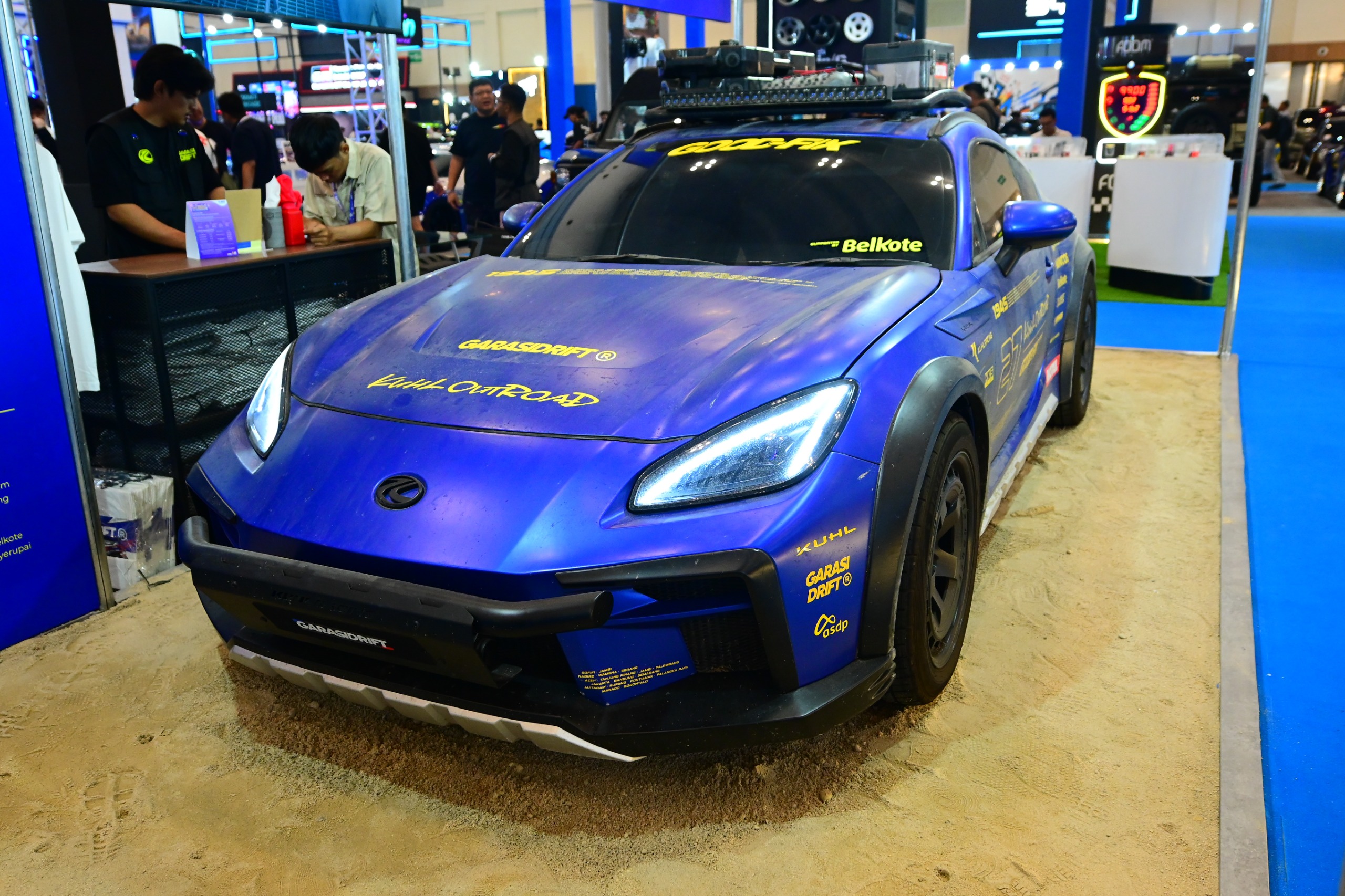 Subaru BRZ Kuhl Racing OutRoad Penuh Kotoran Sengaja Ikut Kontes 