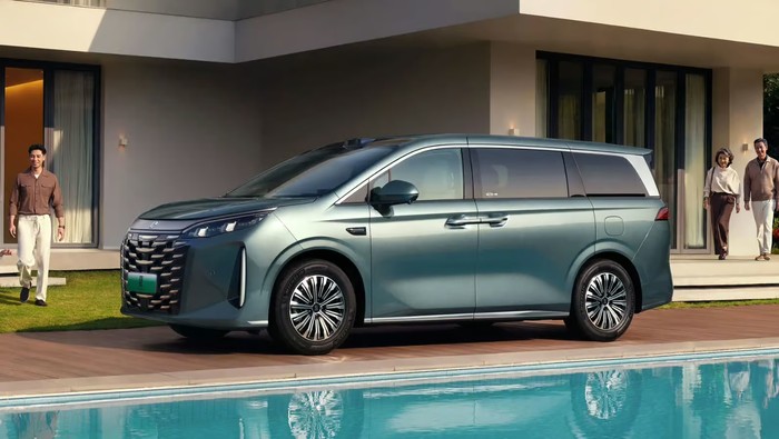 BYD M9 Siap Tantang Toyota Alphard, MPV Mewah Ini Pakai Teknologi PHEV