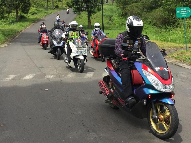 Komunitas Honda PCX150 Gelar Turing dan Baksos