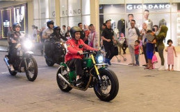 Jokowi Naik Motor Dikawal Kaesang ke Botani Square Bogor
