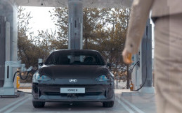 Hyundai Robotic Charging Arm, Alat Bantu Mengecas Mobil Listrik