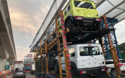 Penampakan Suzuki Jimny Sedang Diangkut Truk Gendong