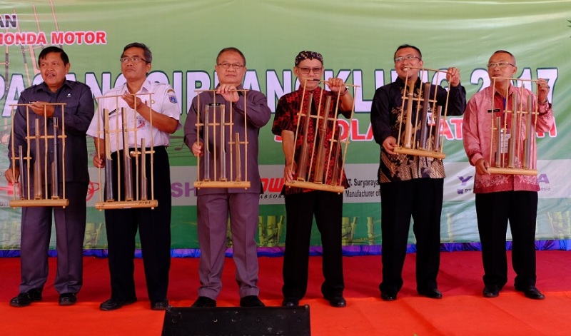 Peringati Kebangkitan Nasional, YAHM Galang Persaudaraan Generasi Muda Lewat Angklung