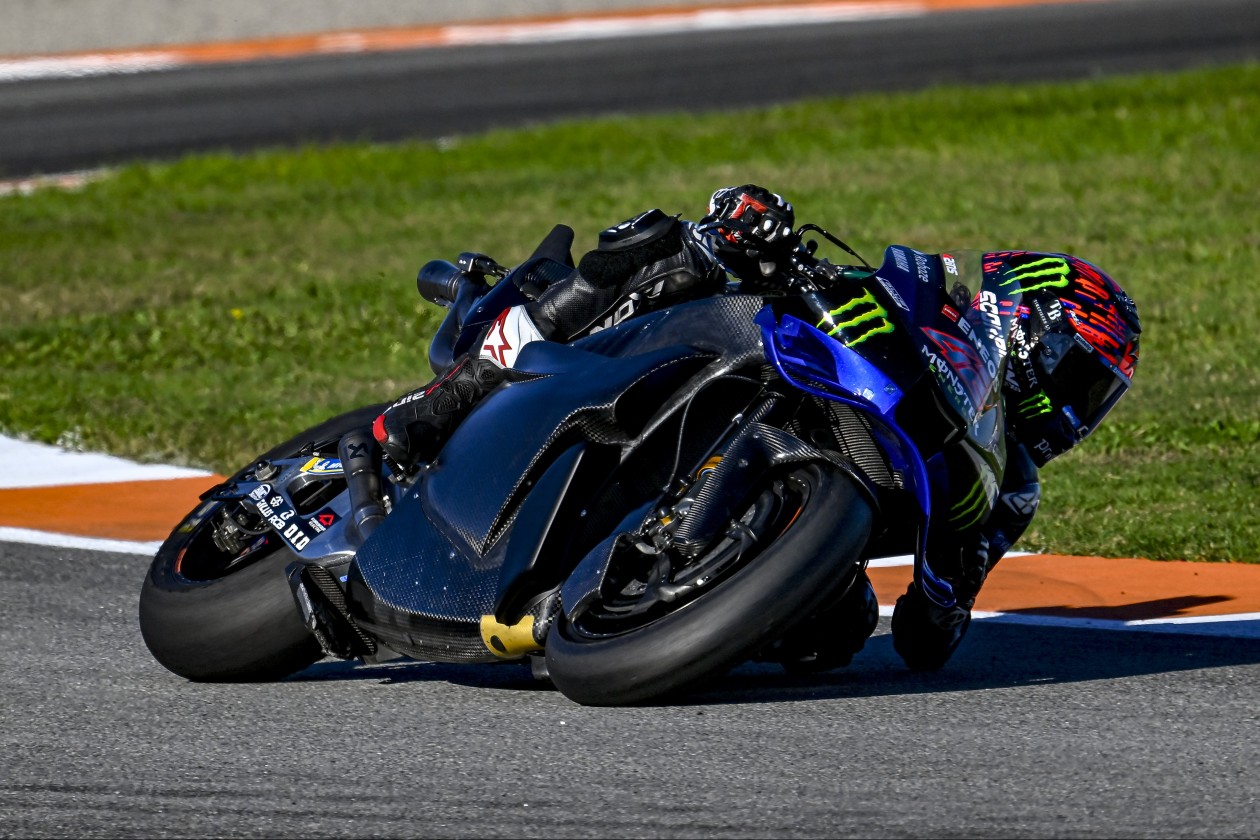 Alex Rins Melihat Titik Terang Pada Yamaha M1 Bermesin V4