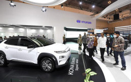 Tertarik Teknologi Baru, Presiden Jokowi Melihat Langsung Mobil Hyundai 