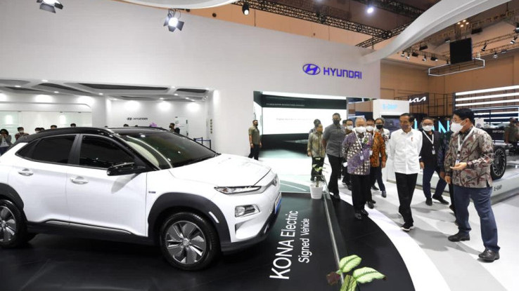 Tertarik Teknologi Baru, Presiden Jokowi Melihat Langsung Mobil Hyundai 