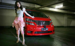Apa Saja Mobil Favorit Maia Estianty 