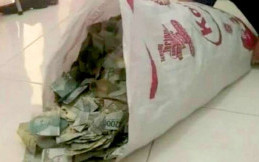 Gokil, Emak-Emak Nabung Beli Honda Beat Pakai Uang Receh