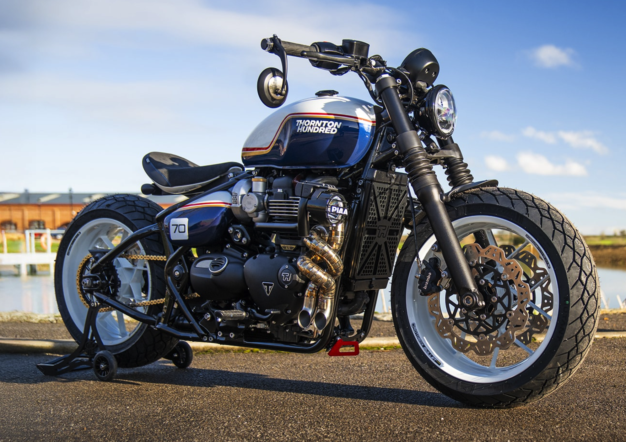 Triumph Bonneville Bobber Rasa Porsche 911 Dakar Karya Thornton Hundred