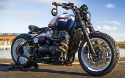 Triumph Bonneville Bobber Rasa Porsche 911 Dakar Karya Thornton Hundred