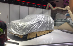 Display Suzuki Grand Vitara Masih Tertutup Rapat