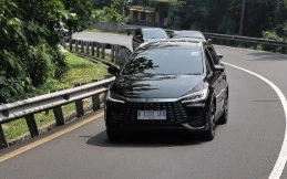 Uji BYD M6 DM Rute Jakarta - Sentul - Serpong, 150 Km Tanpa BBM