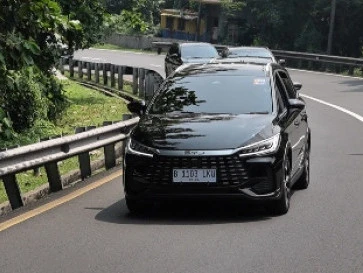Uji BYD M6 DM Rute Jakarta - Sentul - Serpong, 150 Km Tanpa BBM