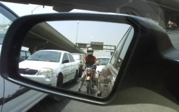 Perhatikan Area Blind Spot Saat Berkendara