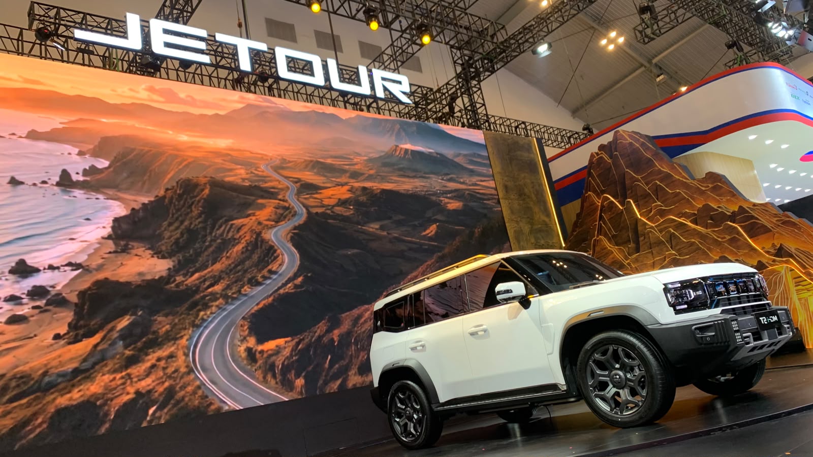 Bukan Sekadar Gagah, Jetour T2 i-DM Punya Fitur Adventure hingga Wading 700 mm