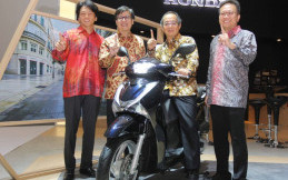 Honda SH150i Skutik Premium Bergaya Eropa Meluncur
