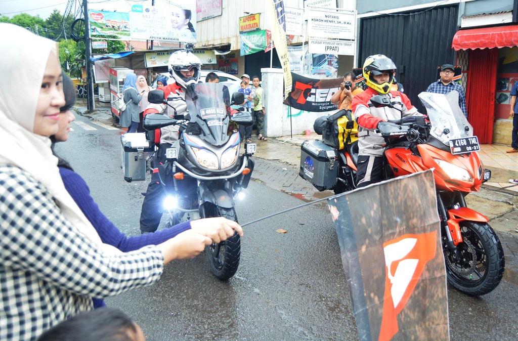 Perkenalkan Budaya Indonesia, 2 Bikers Lakukan Touring Lintas Negara Asia