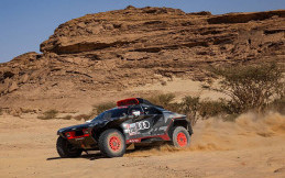 Dakar 2022 Etape 10: Peterhansel Raih Podium, Al-Attiyah Pukul Mundur Loeb Hingga Pasrah