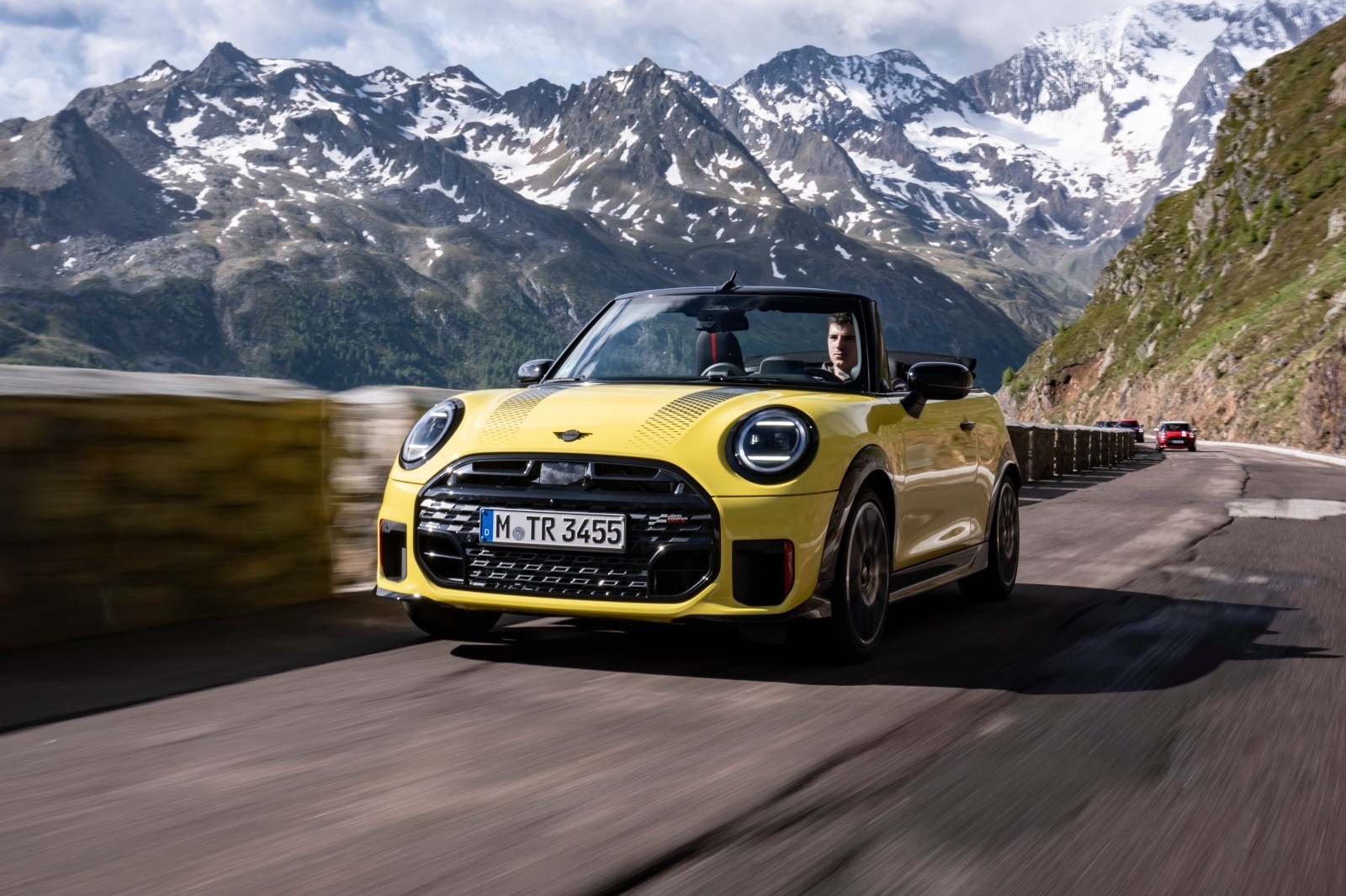 MINI JCW Convertible Hadir dalam Pilihan Warna Sunny Side Yellow