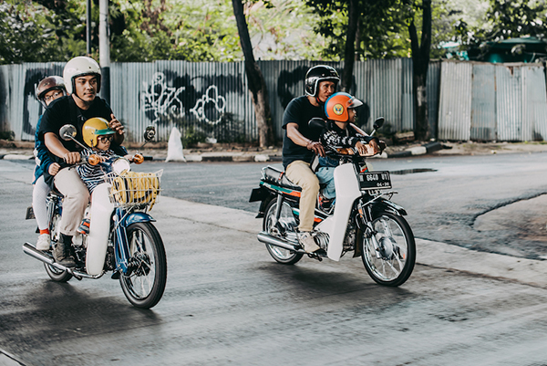 Instruktur Beberkan Cara Aman Bikers Ketika Bonceng Buah Hati