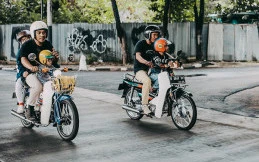 Instruktur Beberkan Cara Aman Bikers Ketika Bonceng Buah Hati