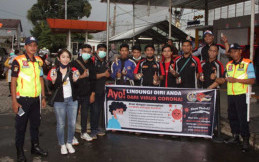 Peduli Corona, Komunitas Ini Bagikan Hand Sanitizer di Stasiun Depok