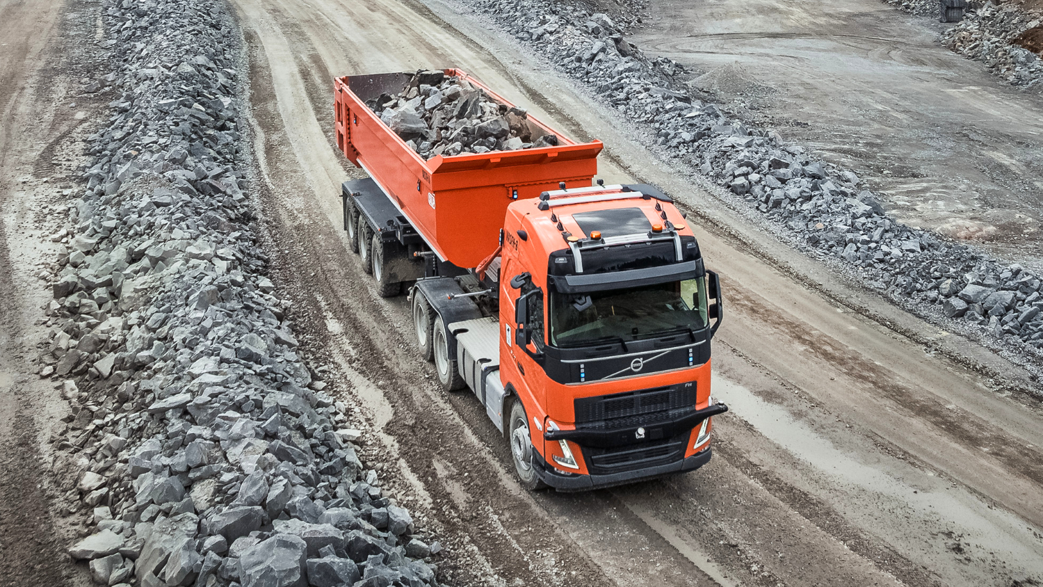 Volvo Sukses Angkut 3 Juta Ton Material Dengan Truk Tanpa Pengemudi! Sopir Truk Bakal Punah?