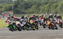 Video: Kecewa Terjatuh, Pebalap Road Race Ini Mencoba Bunuh Diri