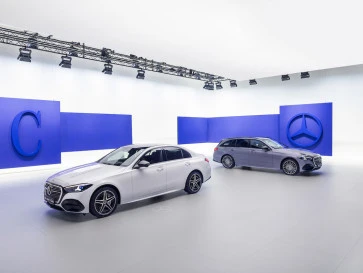 Mercedes-Benz C-Class Terbaru Kini Bawa MB.OS dan Mesin Hybrid