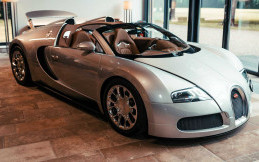 Bugatti Butuh 4 Bulan untuk Restorasi Veyron